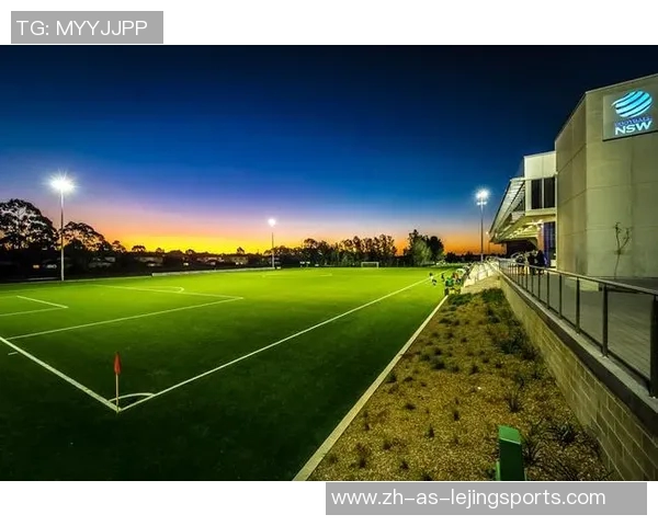 六大足球巨星崛起之路：从天赋少年到世界顶级球员的成长轨迹与心路历程